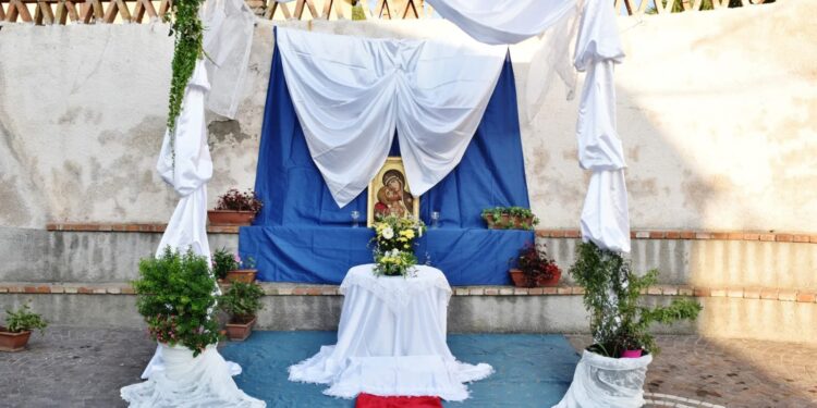 Santa Domenica di Ricadi celebra 20 anni di Infiorata e Passione Vivente