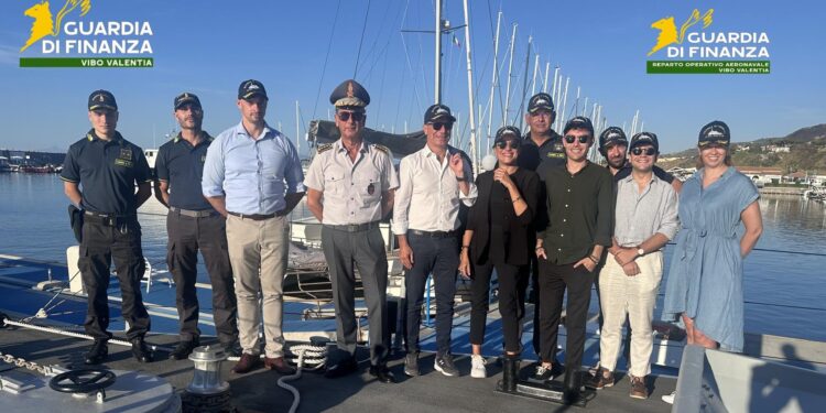 Vibo. La Guardia di finanza apre le porte a una delegazione di magistrati europei – FOTO