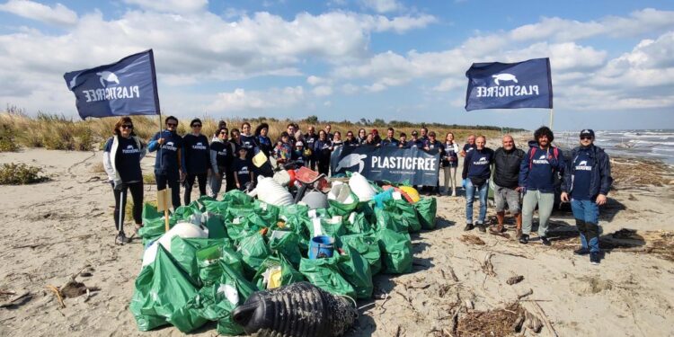 I volontari di Plastic Free Calabria