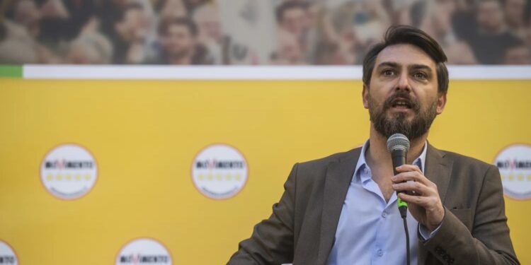 Elezioni in Calabria, Ricciardi (M5S) a Tropea: dibattito su lavoro e infrastrutture