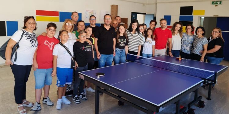 Rombiolo: donato un tavolo da ping pong all’Istituto Comprensivo