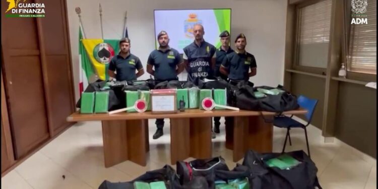 Il sequestro della Guardia di Finanza al porto di Gioia Tauro