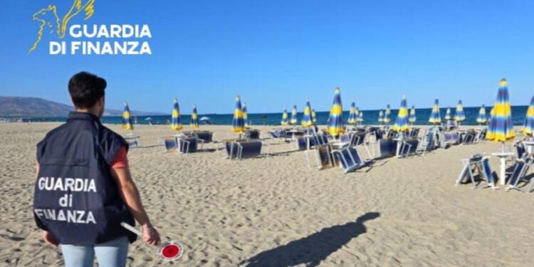 Il sequestro di un lido abusivo a Cariati da parte della Guardia di finanza