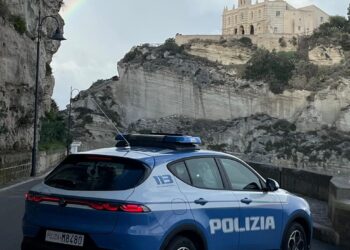 Si aggirano con fare sospetto a Tropea: sorpresi dalla Polizia