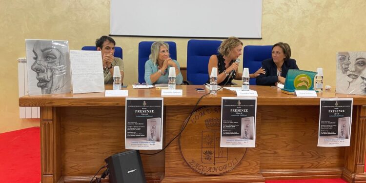 Zaccanopoli: presentata con successo la raccolta di poesie “Presenze” di Antonella Daffinoti