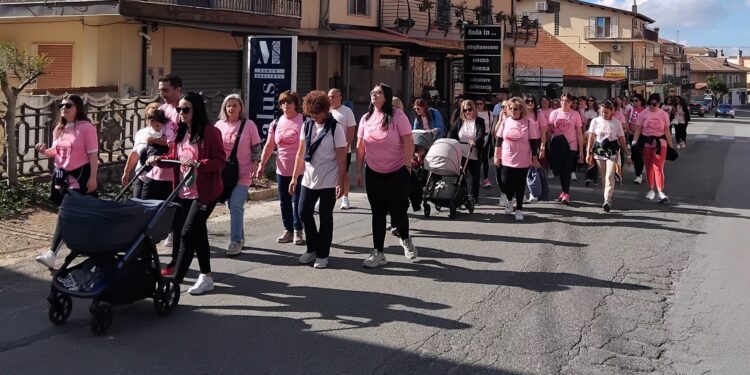 La “Passeggiata in Rosa” a Filadelfia: successo per la ricerca oncologica e la prevenzione