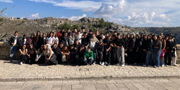 Sport e natura: l’istituto “Galluppi” di Tropea a Policoro per un viaggio di istruzione