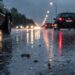 Maltempo su una strada trafficata da auto