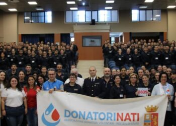 Gli allievi della Scuola di Polizia di Vibo Valentia durante la giornata di donazione del sangue