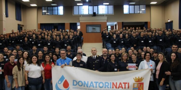 Gli allievi della Scuola di Polizia di Vibo Valentia durante la giornata di donazione del sangue