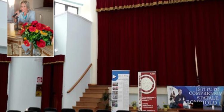 Rombiolo celebra la poesia di Antonella Daffinoti con l’opera “Presenze”