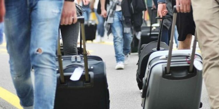 Giovani calabresi in fuga: ormai è una vera e propria emorragia. Ecco le allarmanti cifre