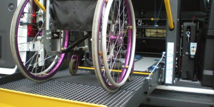 Tropea, un aiuto economico per il trasporto scolastico degli alunni con disabilità