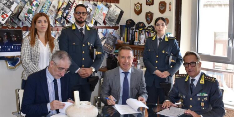 Vibo Valentia, firmato protocollo d’intesa tra Procura, Guardia di Finanza e Agenzia delle Entrate