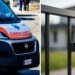 Schiacciato tra l’auto e il cancello di casa: pensionato perde la vita in Calabria