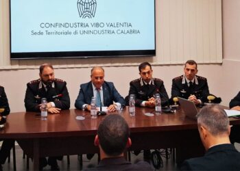 L'incontro nella sede di Confindustria Vibo Valentia tra imprenditori e carabinieri