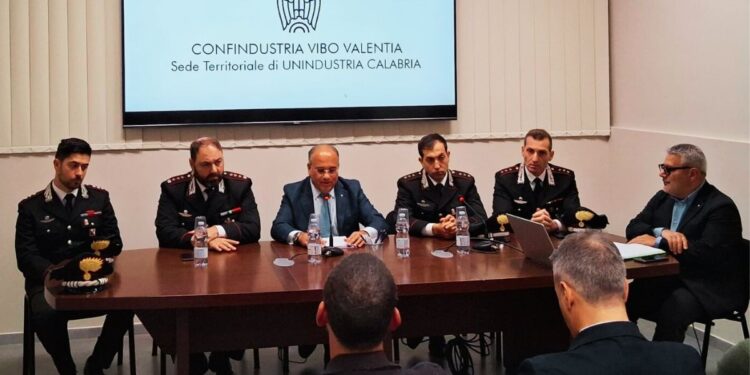 L'incontro nella sede di Confindustria Vibo Valentia tra imprenditori e carabinieri