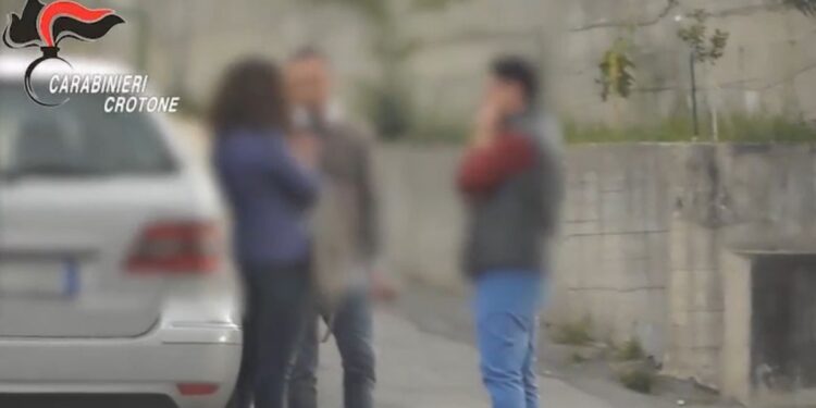 Corruzione e truffa, scandalo nel mondo della scuola in Calabria: ex preside in manette