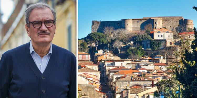 Il sindaco Enzo Romeo e una veduta panoramica di Vibo Valentia