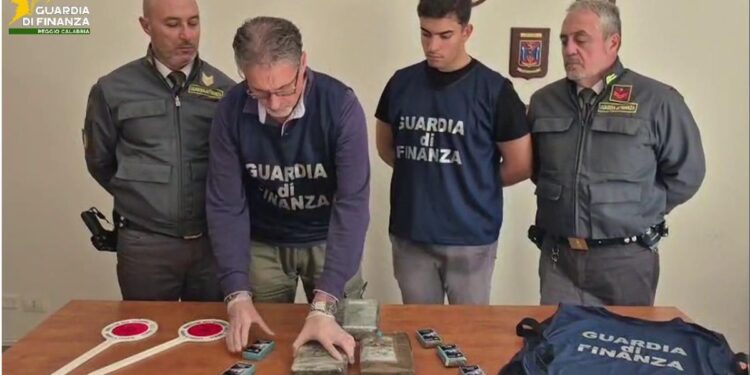Agli imbarchi in Calabria con 1,5 milioni di euro in droga: arrestato in flagranza – VIDEO