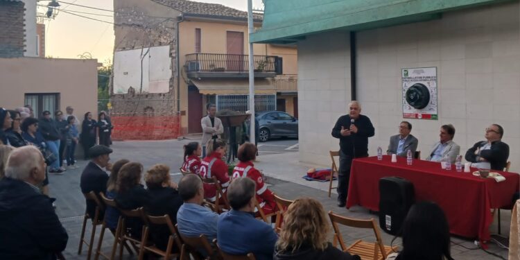 Gasponi ha il suo defibrillatore salvavita: l’installazione in piazza Giovanni XXIII