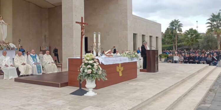 In migliaia per il 32° anniversario della Madonna “Rifugio delle Anime” nel segno di Natuzza Evolo