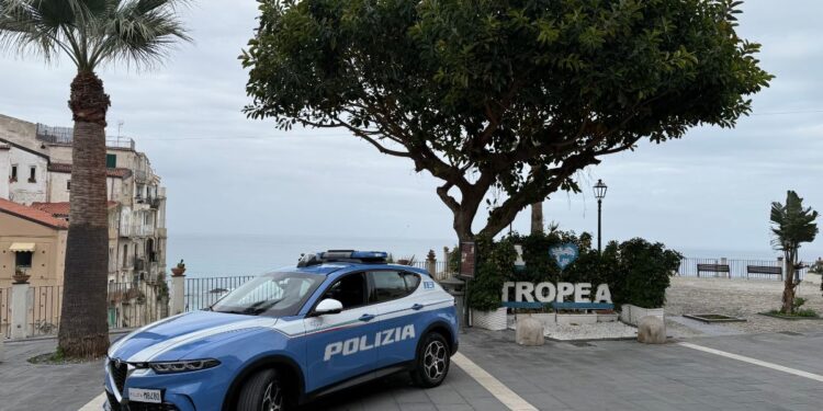 Una volante della Polizia a Tropea