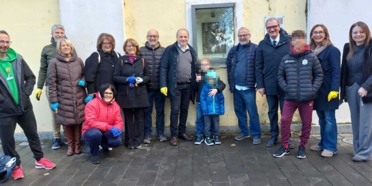 Vibo. Le associazioni ripuliscono le nicchie di corso Umberto I, il ringraziamento di Romeo
