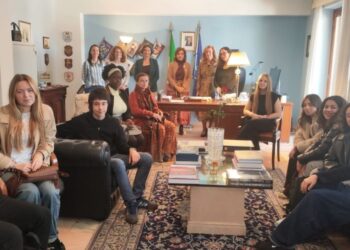 Il confronto tra gli studenti francesi ed il prefetto di Vibo Valentia