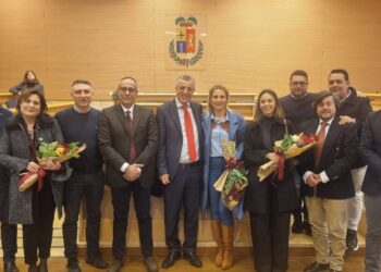 Foto di gruppo consiglieri e presidente della Provincia di Vibo Valentia