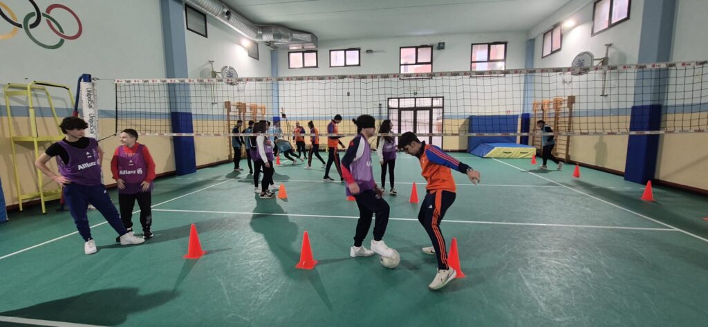 Le attività in palestra degli studenti del Liceo Berto di Vibo Valentia nell'ambito del progetto “Juventus One @School”