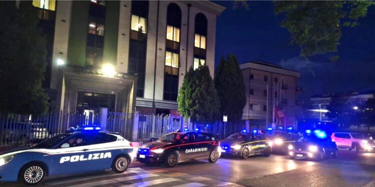 Vibo, controlli interforze sulla movida: identificate centinaia di persone e sventato un tentativo di suicidio