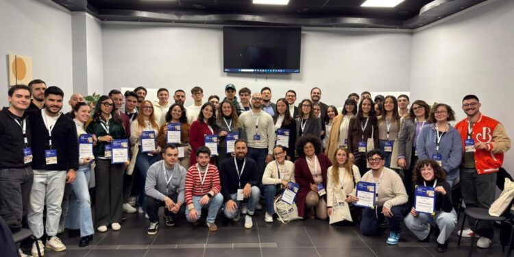Foto di gruppo dello Youth Impact Lab a Vibo Valentia