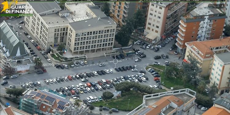 Una immagine dell'operazione sui crediti di imposta del Superbonus a Lamezia Terme