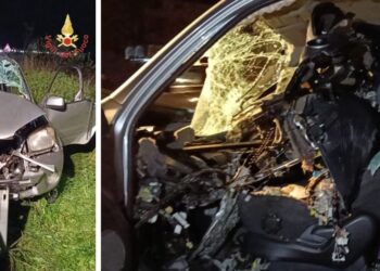 Incidente sulla statale 106 in Calabria: Toyota si schianta contro il guardrail, feriti due coniugi