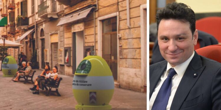 L'assessore all'Ambiente di Vibo Valentia, Marco Miceli, e una delle campane per la raccolta del vetro che verranno installate in città e nelle frazioni