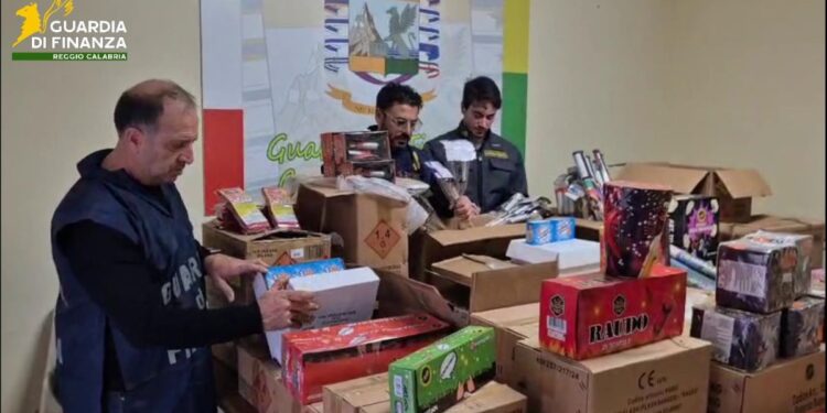 Il sequestro di 3,5 tonnellate di botti di Capodanno in Calabria