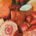 Alcuni prodotti alimentari tipici calabresi, tra cui la 'nduja e la cipolla rossa di Tropea