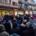 I cittadini di fronte alla Prefettura di Vibo Valentia durante l'incontro per la Sanità