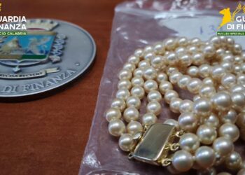 Preziosi per oltre 2 milioni di euro confiscati in Calabria a un promotore finanziario abusivo
