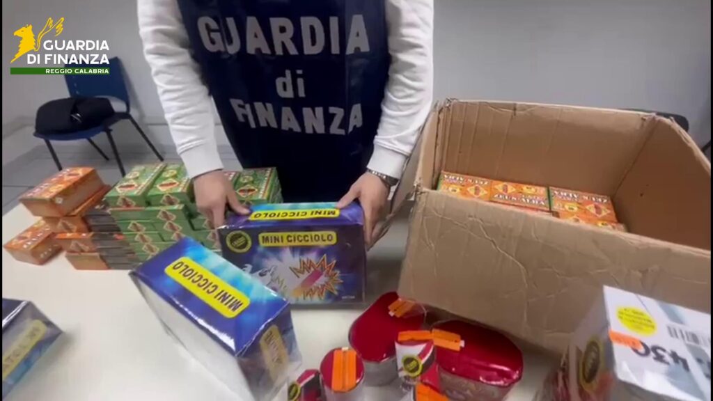 Il sequestro di 3,5 tonnellate di botti di Capodanno in Calabria
