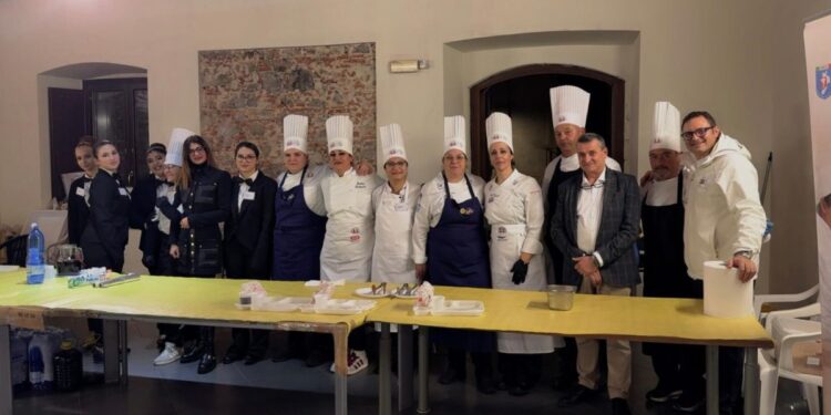 I partecipanti all'evento struncatura natalizia a Gioia Tauro