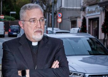 Malore improvviso per il vescovo Attilio Nostro: ricoverato per accertamenti a Catanzaro