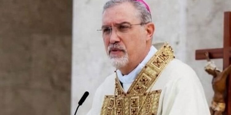 Catanzaro. Intervento al cuore per il vescovo Attilio Nostro: condizioni stabili