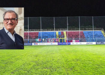 Nel riquadro piccolo il sindaco di Vibo Romeo, nel riquadro grande lo stadio della Vibonese calcio