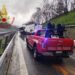 Vigili del fuoco in azione sul luogo dell'incidente