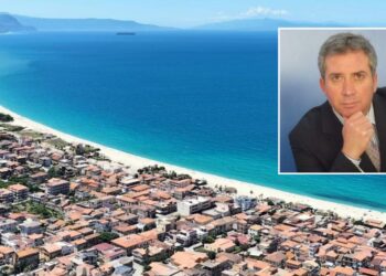 Alessandro Caruso Frezza, referente di Italia Nostra a Vibo Valentia, e il lungomare di Nicotera