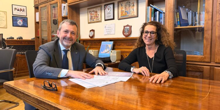 A sinistra il ministro Delmastro a destra Wanda Ferro