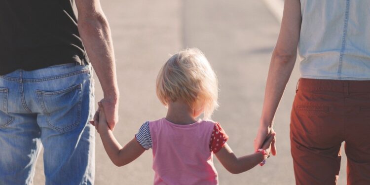 Ats Vibo. Famiglie in difficoltà economica e con minori: riaperti i termini per il progetto di supporto