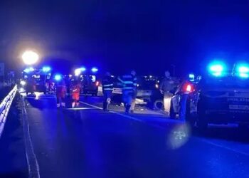 Tragedia sulla strada statale 18 in Calabria, investito da un furgone: muore 47enne
